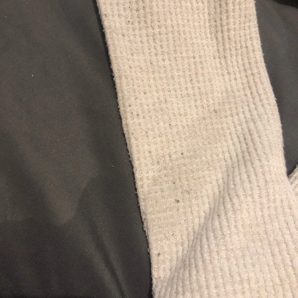 Aerie grey/Cream Long Sleeve Wrap Top xs hood used condition - Picture 2 of 3